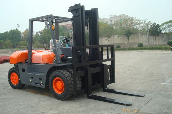 ISUZU Enerji Tasarruflu Dizel Liman Forklift 8 Ton Sarı Renk Dönüm Yarıçapı 2240mm
