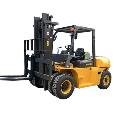 Otomatik Liman Forklift 7 Ton ISUZU Motor Sarı Renk Dönüm Yarıçapı 2240mm